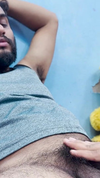 Meia-irmã fazendo massagem no pênis com Aloevera Gel