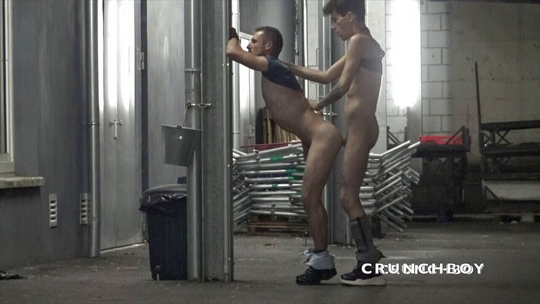 The official French bareback channel: Scally chłopak zerżnięty na surowo na ulicy przez Alexis