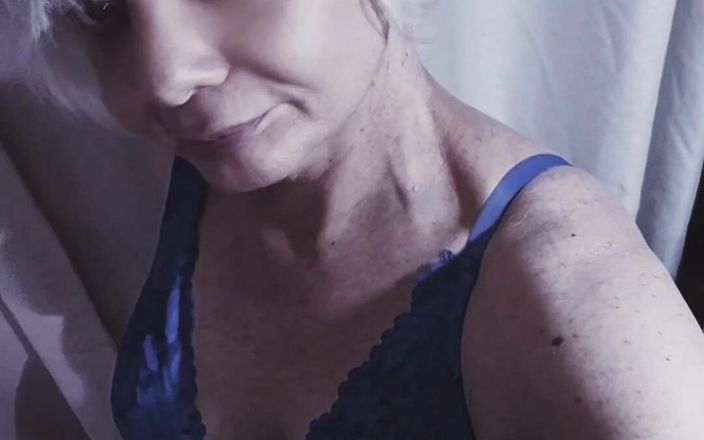 Sofy13: Добірка сексуальної де мамки Софі