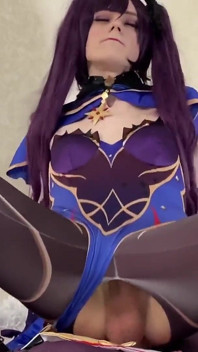 Anime-meisje traint mijn kont met voorbinddildo femdom