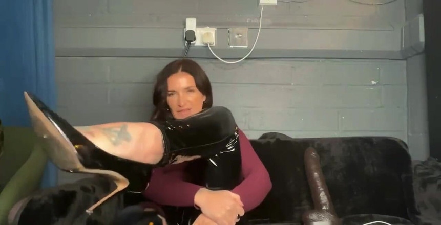 Adreena Winters: Živá show nohou! Ochutnej, jaké to je být na druhém...