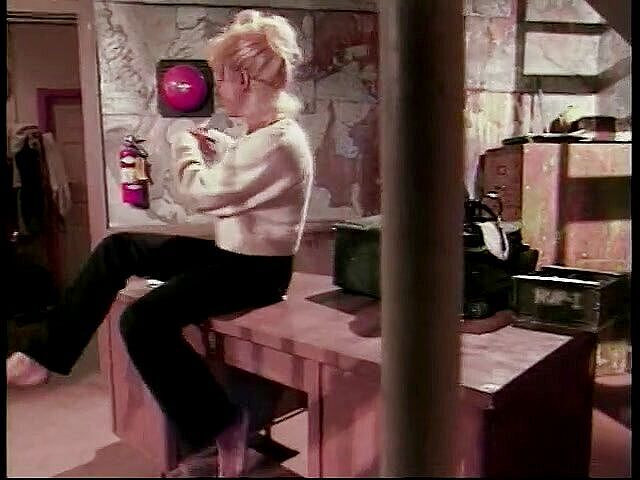 Girls of Desire: 温泉は若いレズビアンに衣装弄各その他とともにstrapon