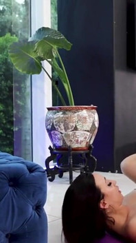 Lesbische coach van Monica Lush: Laat me je de genoegens van een vrouw laten zien