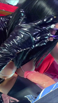 La perfetta sissy stacy succhiacazzi cagna
