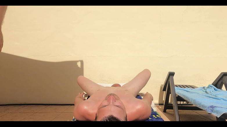 Snauwflake: Pool Boy