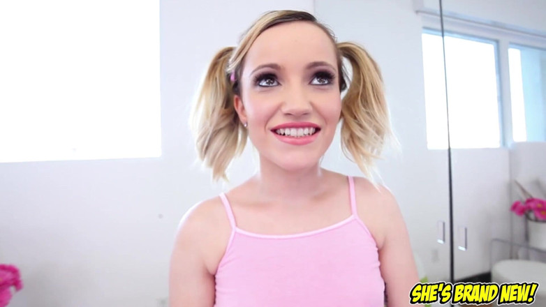 Top Web Models: Cute blonde teen Holly Travis no hands blowjob and cum...