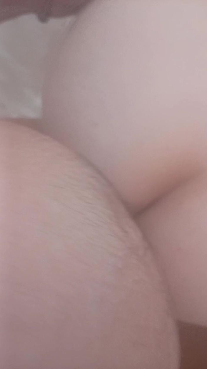 Slimymenxxx12: 샤워할 때 등 뒤에서 섹스했어