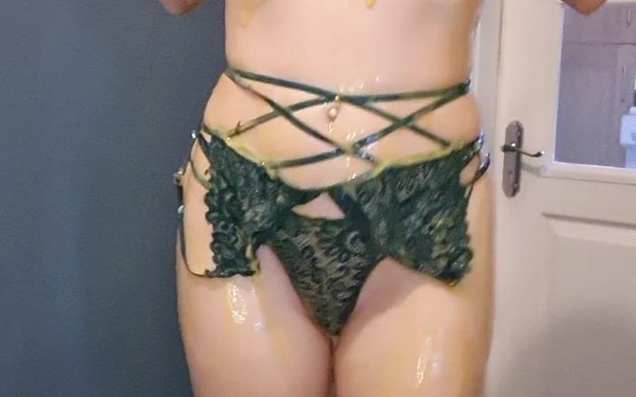 Lily kink: Wam: Custard a Welly Wet Fun