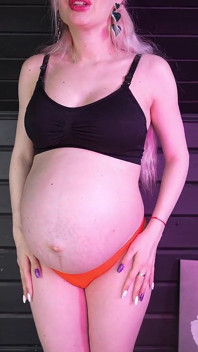 Cameltoe & Perut Hamil 9 Bulan