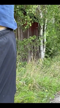 Нервный, возбужденный и был чертовски горячим
