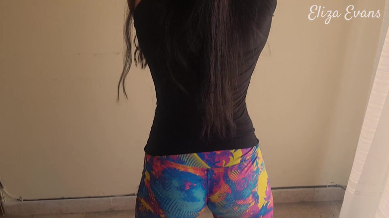 ElizaEvans: 我在瑜伽课开始前操老师