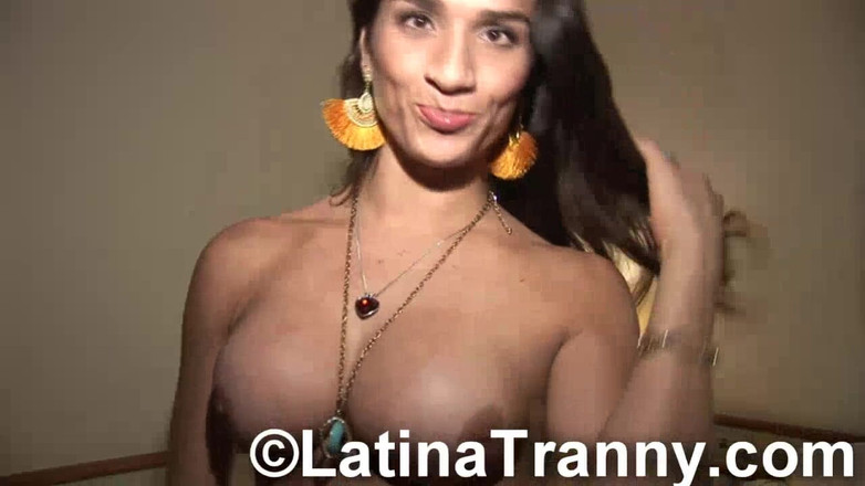 Nikki Montero lesbian life: Nikki Montero dengan bintang Adriana Rodrigues menghisapnya di antara kami