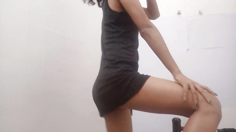 desigirl93: Kehadiranku nggak bikin adik tirinya yang sange masturbasi sampai muncrat