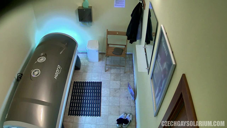 Czech Gay Solarium: Tjeckisk Gay Solarium 17 Muskuell Twink blottar sig för kameran