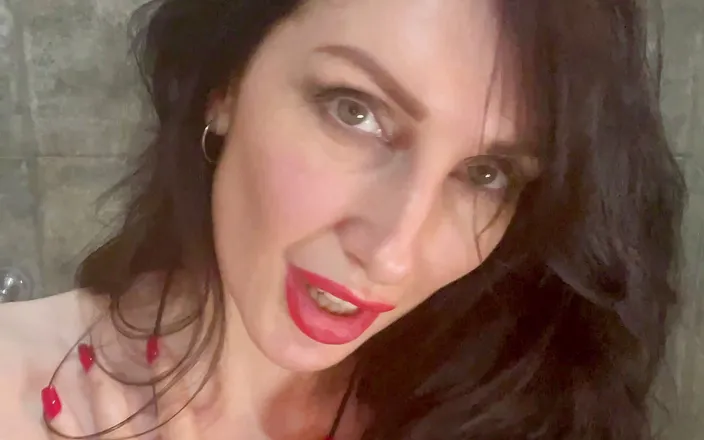 LizaVirgin: Dirty talk and pee in the shower