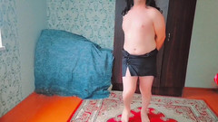 Kitty_Cross: Femboy khoe vòng eo trong chiếc hoodie và váy cắt...
