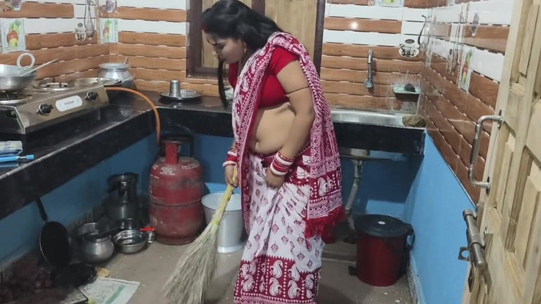Sona bhabhi: Bhabhi Bengali yang cantik Menikmati Holi Istimewa Dengan Jirannya Menggunakan...