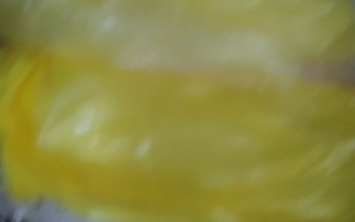 Dhaka mussi: Bersenang-senang dengan senter buatan sendiri