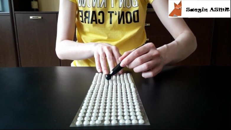 Saegin: 1[ASMR] Stramsteine kratzen (kein Reden)