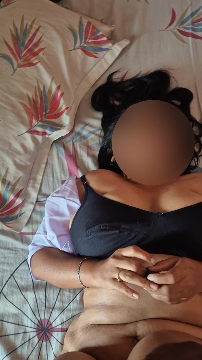 Black & white desicat: Hintli bakış açısı misyoner amcığının içine boşalıyor