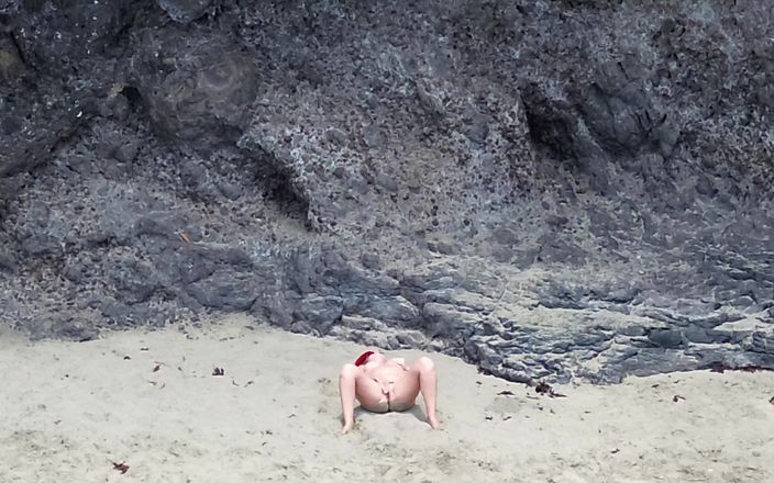 Emma Voyeur: Naakte schoonheid op het strand - drone pov erotische ontspanning