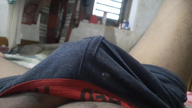 Wheyincognito: hot chhah paik larka kamre men maastarbeting kar raha hai