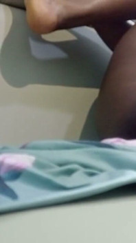 この汚い女は本物の男に抱かれる必要がある