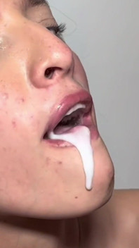 I Caught My Girl Masturbating and I Helped Her with a Big Fuck to Reach Orgasm