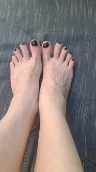 Do We See How Beguiled My Throbbing Foot Veins Are