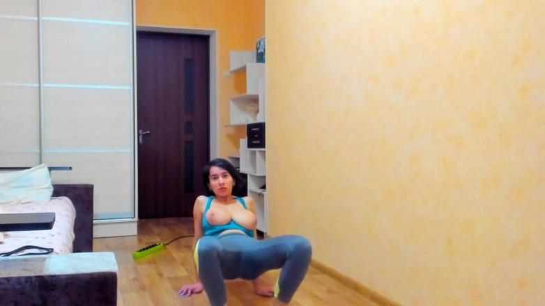 myla_angel: Gymnastika ve sportovním oblečení a nahá, sání koz, nahá chůze