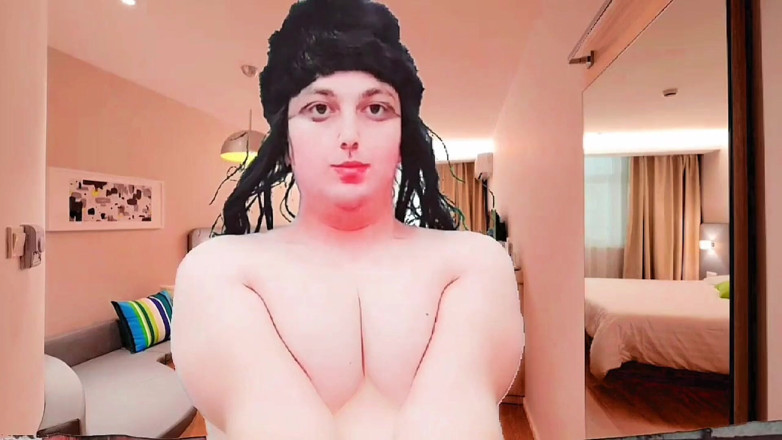 Kitty_Cross: Schönes trans-mädchen neckt mit weichen haaren