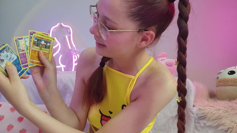 petitesubkitten: E-girl 젖탱이와 포크몬 당기기