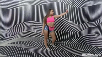 Team Skeet: Thickumz - трахає цю красуню з великою дупою
