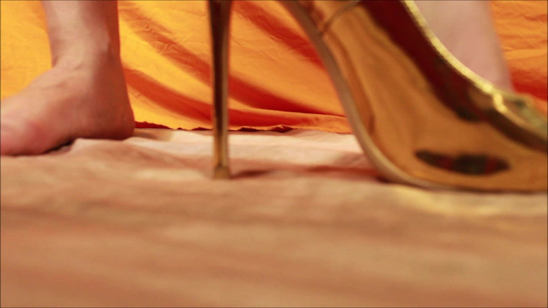 Haydee Rodriguez: Obryně předvádí zlaté vysoké podpatky