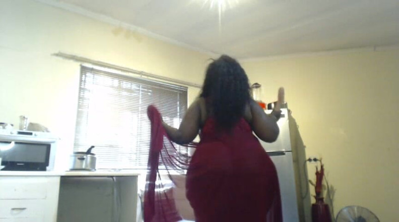 Legendary Booty Overdose: Vnadná SSBBW masturbuje a roztahuje se kundička