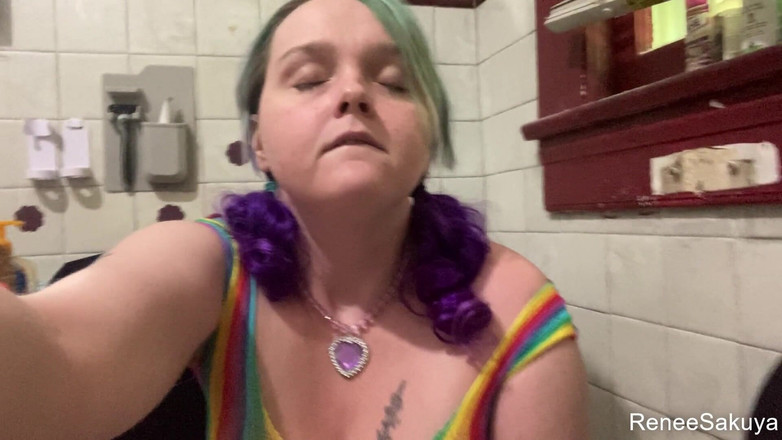 Renee Sakuya: Rainbow Bodysuit Hitachi pe sfârcuri și pizdă, spermă rapidă