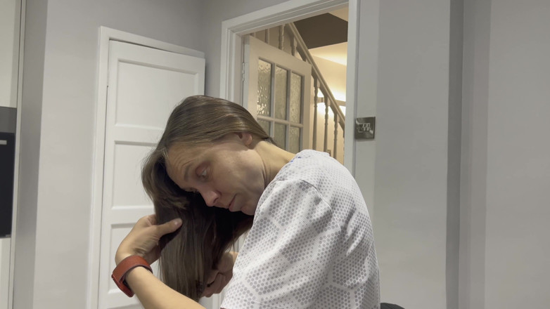 Wamgirlx: Cepillarse el pelo
