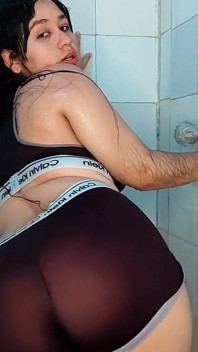Asrm spuitend explosie-orgasme amateur Kaithsaumeth masturbeert onder de douche totdat ze spuit