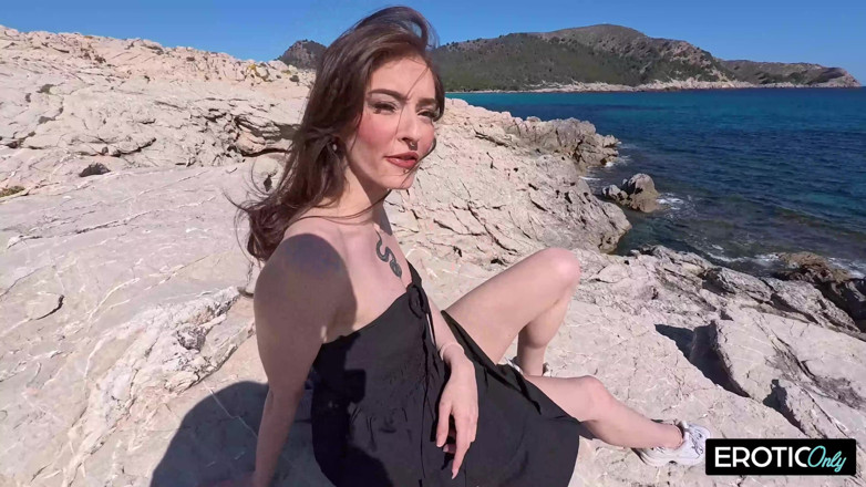 German bitch hunter: Skinny Babe Rides Hard and Uses Her Feet to Drive...