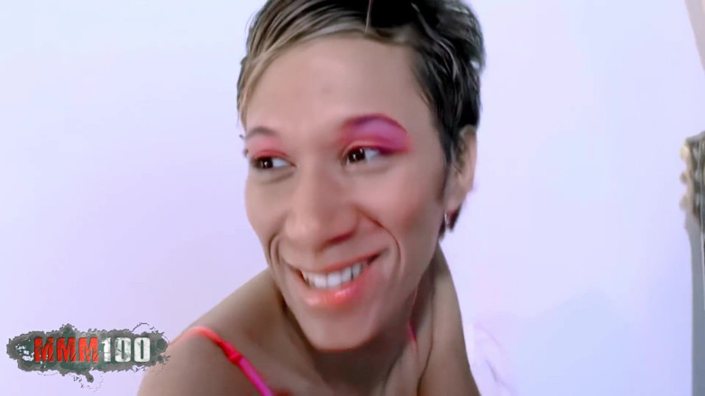 MMM100: Canele canele tóc nâu xinh đẹp cởi đồ trên ghế sofa