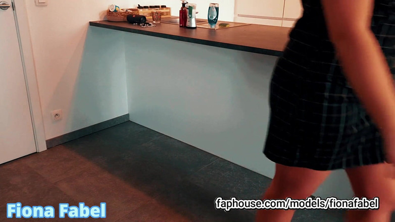 FionaFabel: Рабыня поклоняется идеальной заднице госпожи Fiona