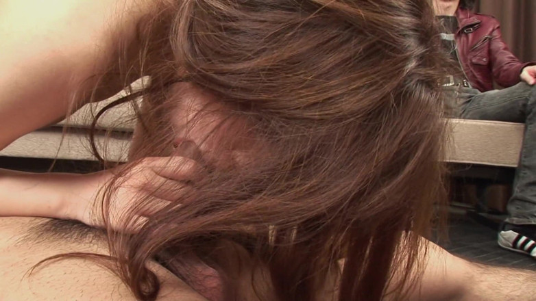 Cuckolding Asian Goddesses: Une brune asiatique se fait fourrer sa chatte poilue