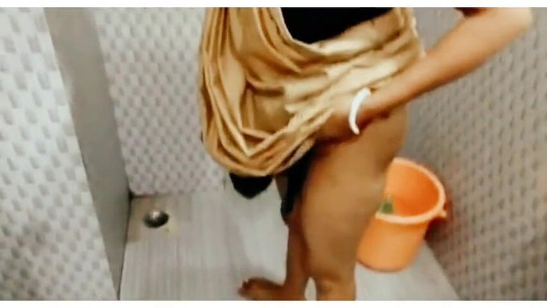 Sex Park: Anh ấy mắc kẹt con cặc của mình trong âm hộ của...