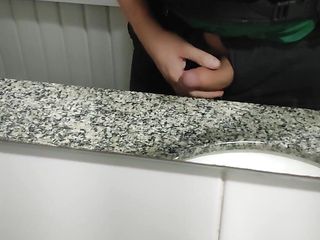 Gui videos: Sargeant utlösning i badrummet handfat