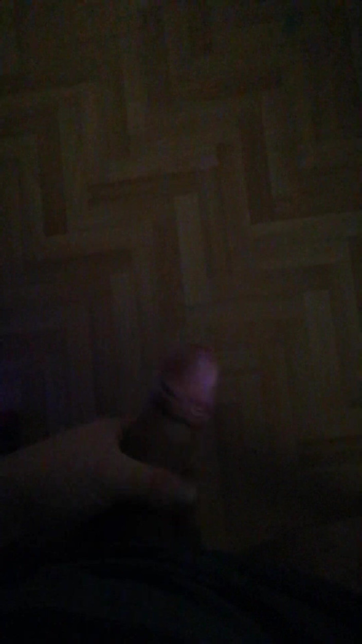 Larry Cum: Szukam głodnych kogutów dziwek do pieprzenia przyjaźni