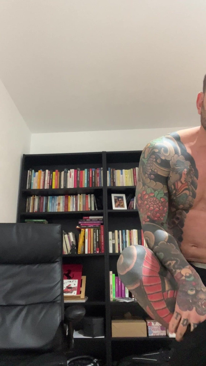 Juan Lucho Gay: Svalová Drsnost