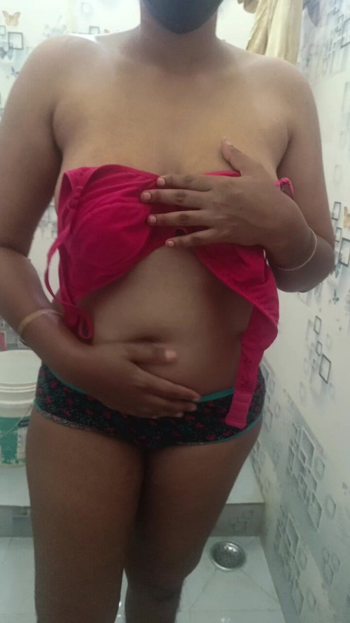 Ilakkiya: Video viral tante mandi