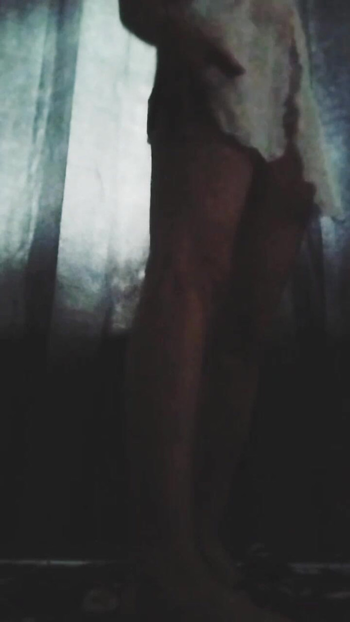 SexyRedhead: La femme danse lascivement