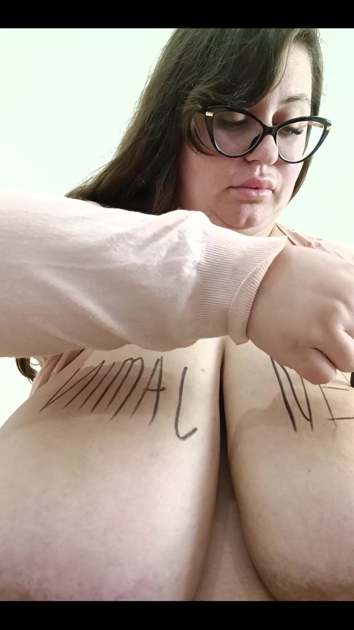 Nina Doll: 큰 가슴