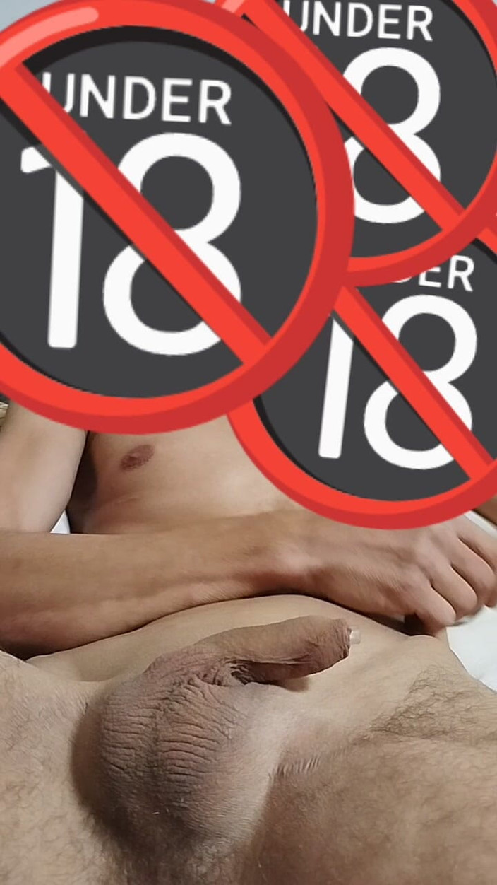 Insertion: ペニスの穴にクリスタルをはめ込む